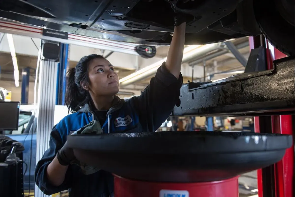 Donas da direção: Como o conhecimento automotivo ajuda as mulheres a economizarem e evitarem dores de cabeça